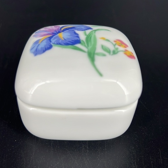 Vintage Otagiri Trinket Box - Picture 4 of 8